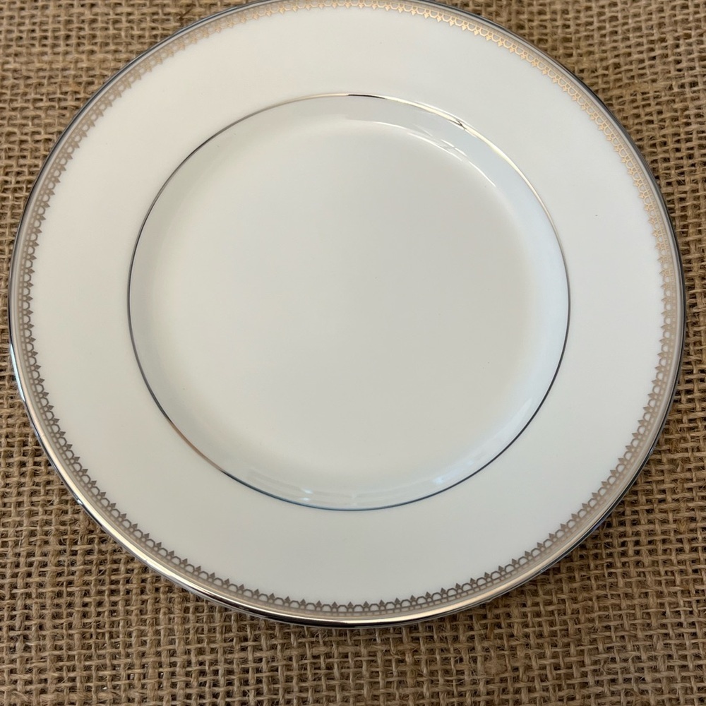 Vera Wang Vera Lace Wedgewood 5PCE China set - Picture 8 of 11